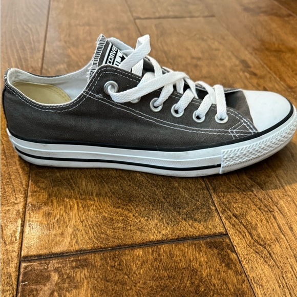 Converse - Picture 2 of 4